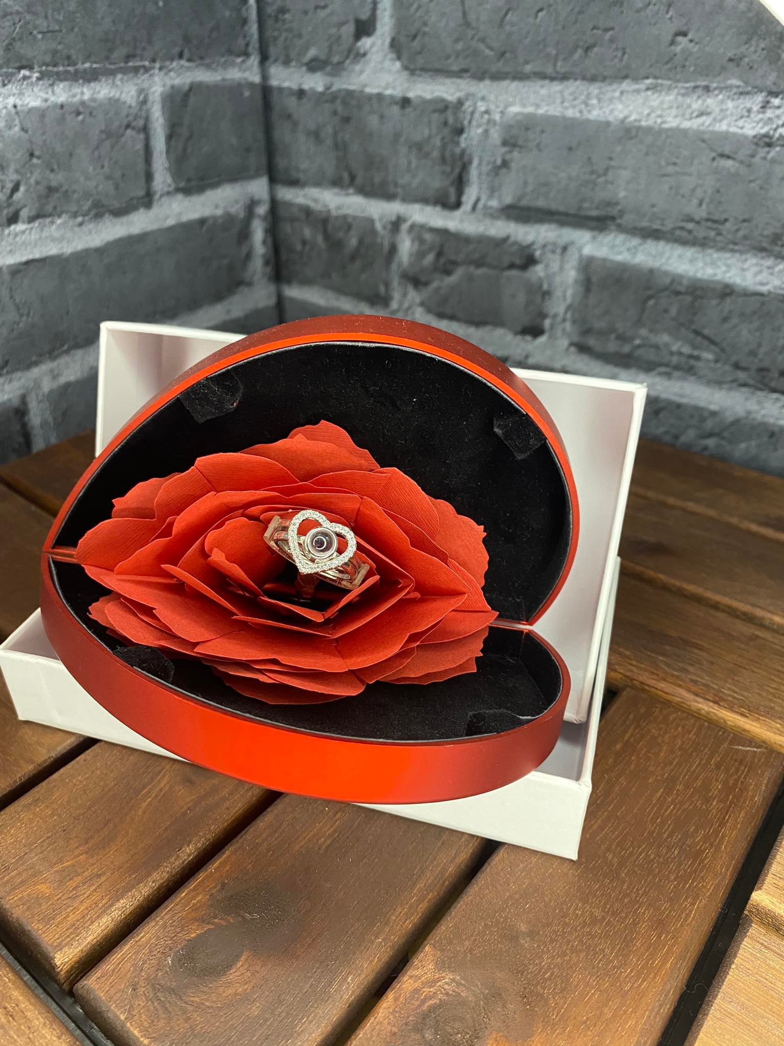 Dovanų dėklas žiedui su 3D rože (žiedo dydis reguliuojasi)